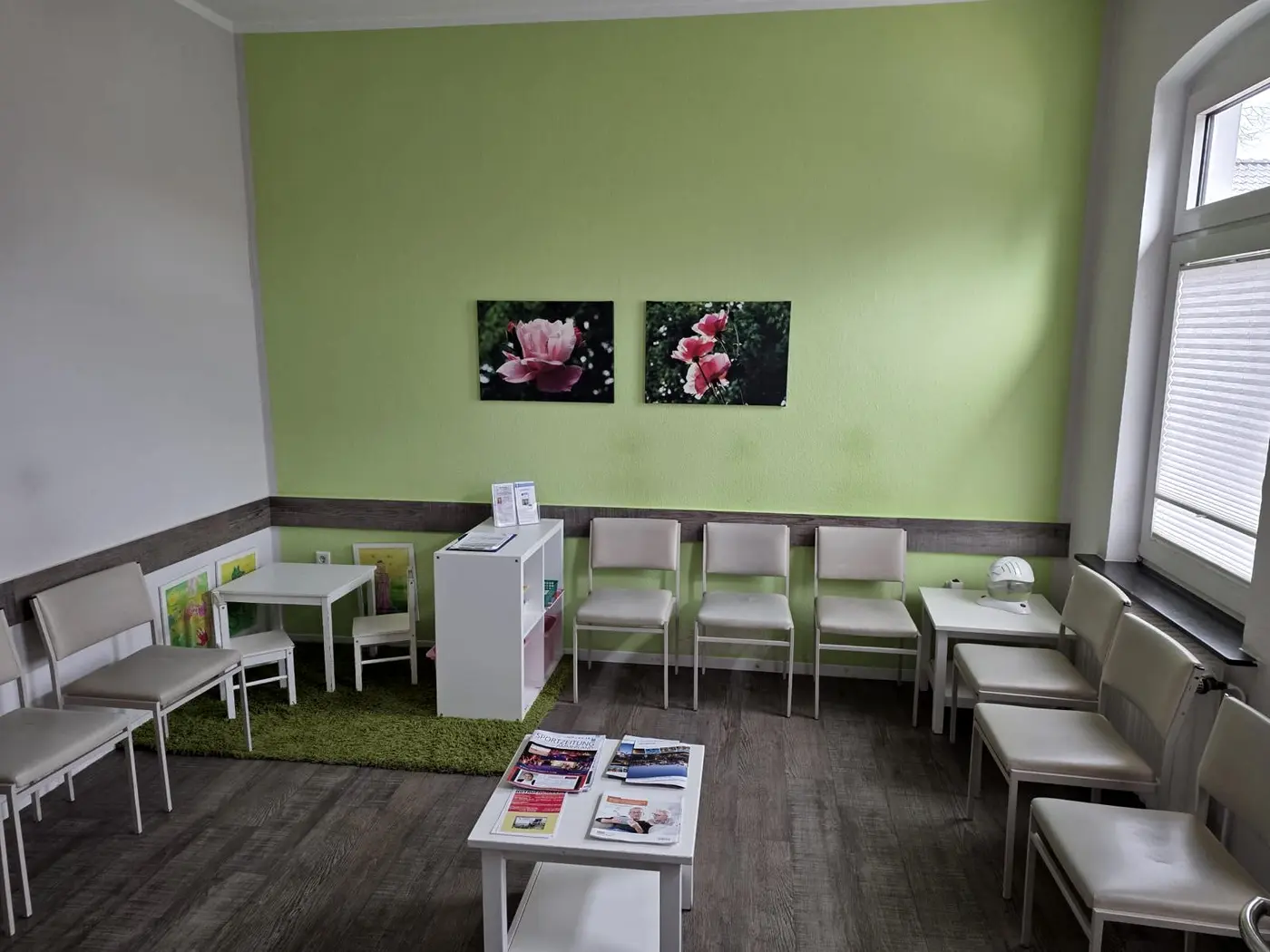Wartezimmer der Hausarztpraxis Apen